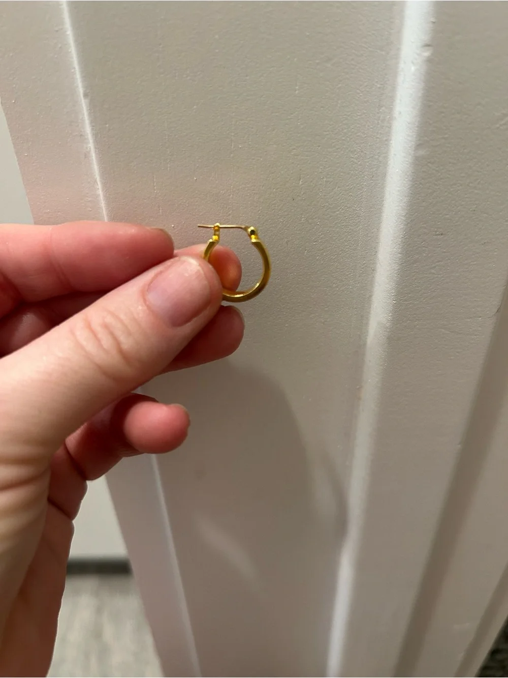 MARC BY MARC JACOBS earrings Classic Huggie Hoops gold tone white Enameled